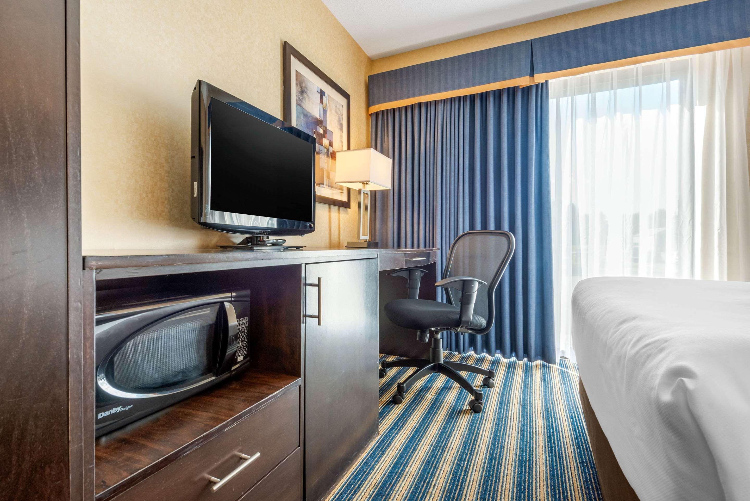 Comfort Inn Saint Thomas Exteriör bild